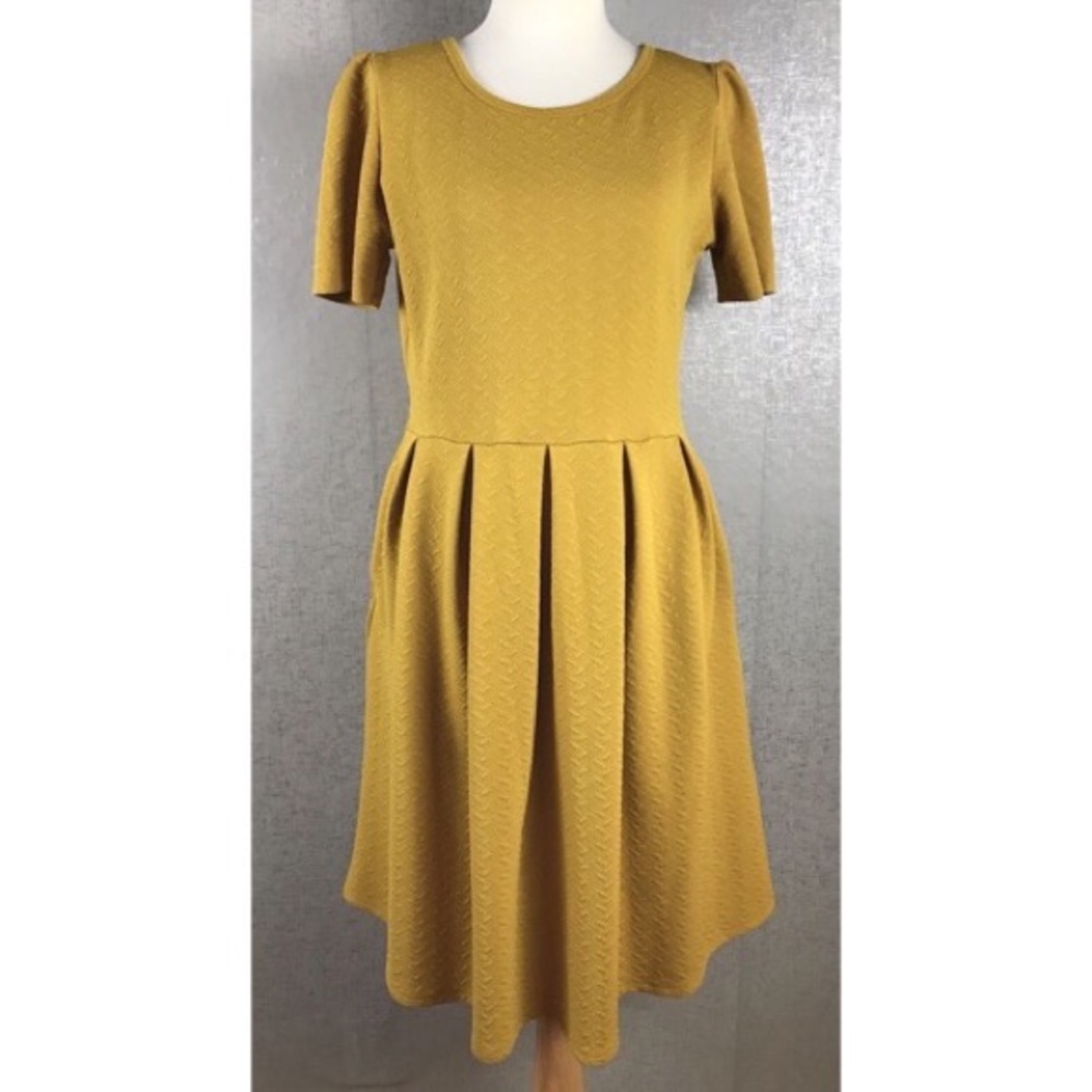 NWT**LULAROE AMELIA mustard